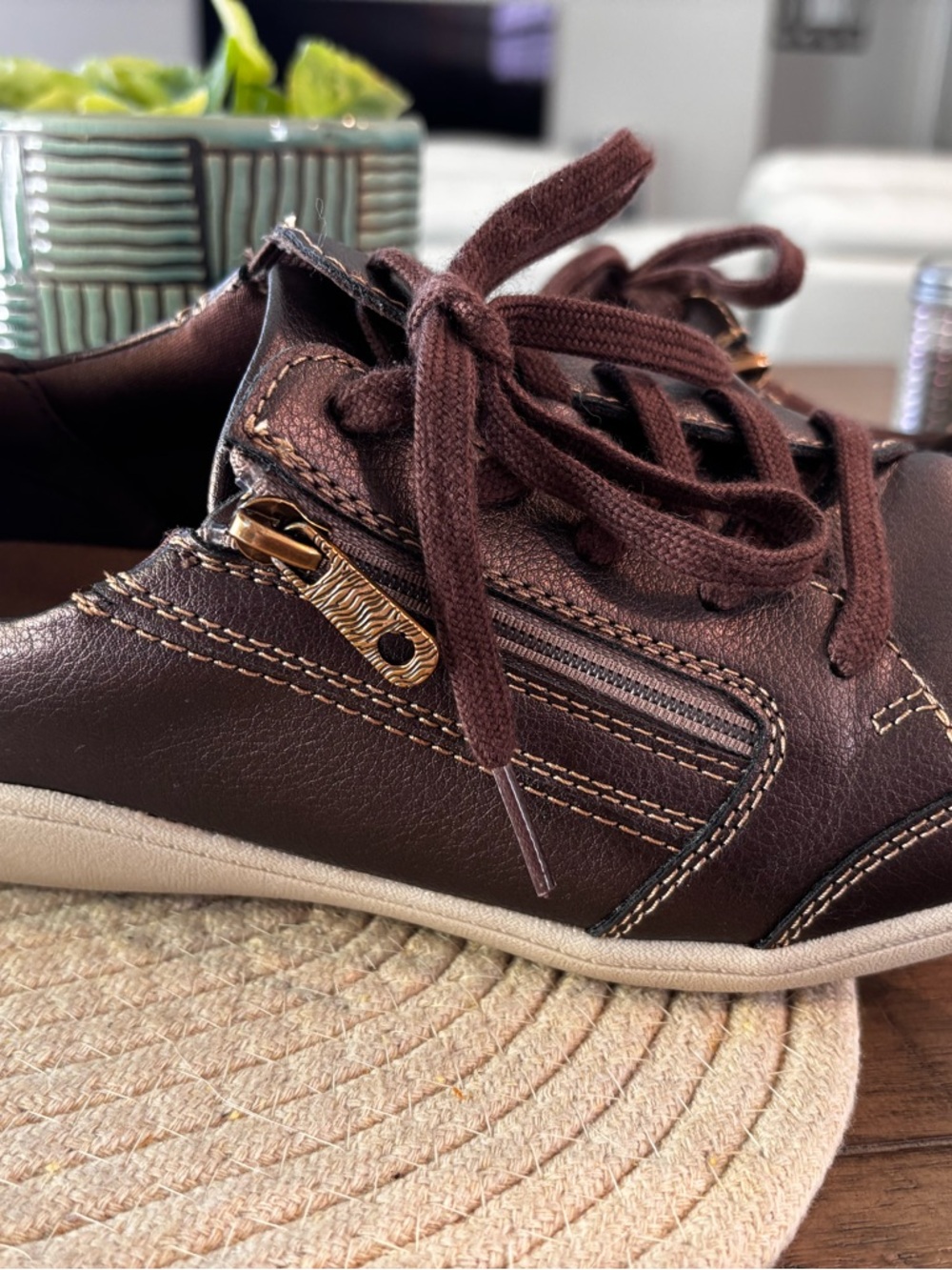 Clarks Women Collection Bryianna Bayla trainers in Bronze Metallic Leather - Picture 3 of 9